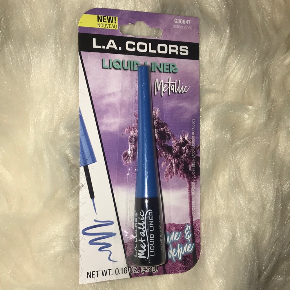 Metallic liquid eyeliner